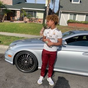 Meet your Posher, Dee